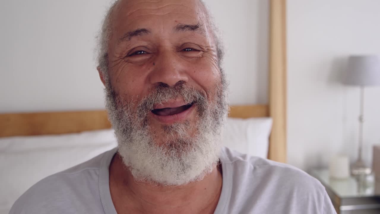 retrato de un hombre maduro feliz