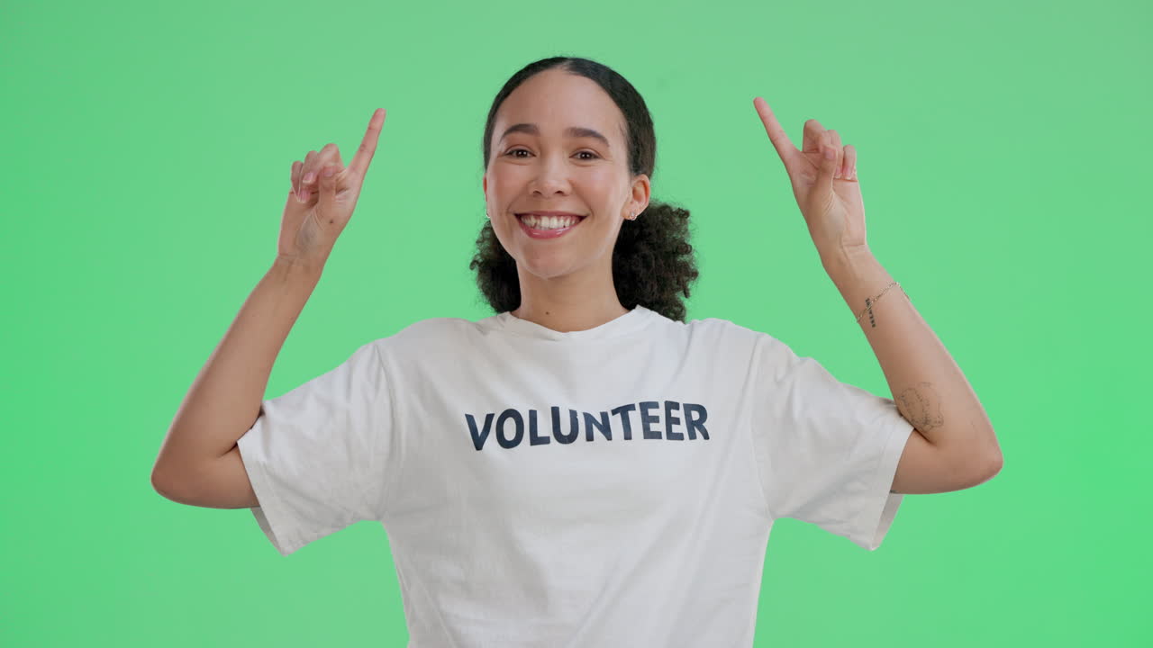 Volunteer pointing up