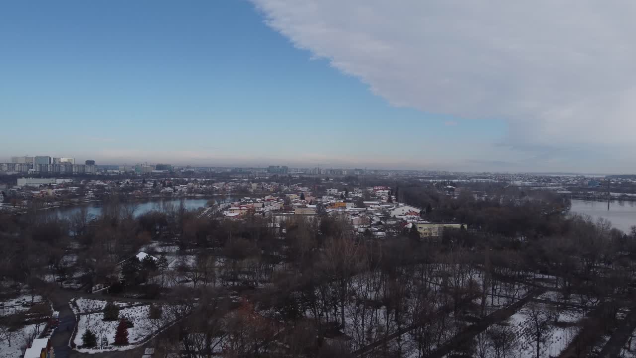 조용한 동네, 호수 및 도시 공원의 설정 샷