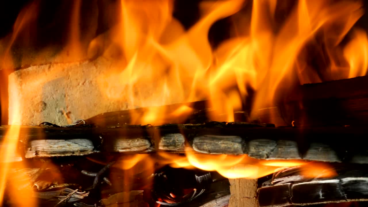 검은 바탕에 불의 불꽃