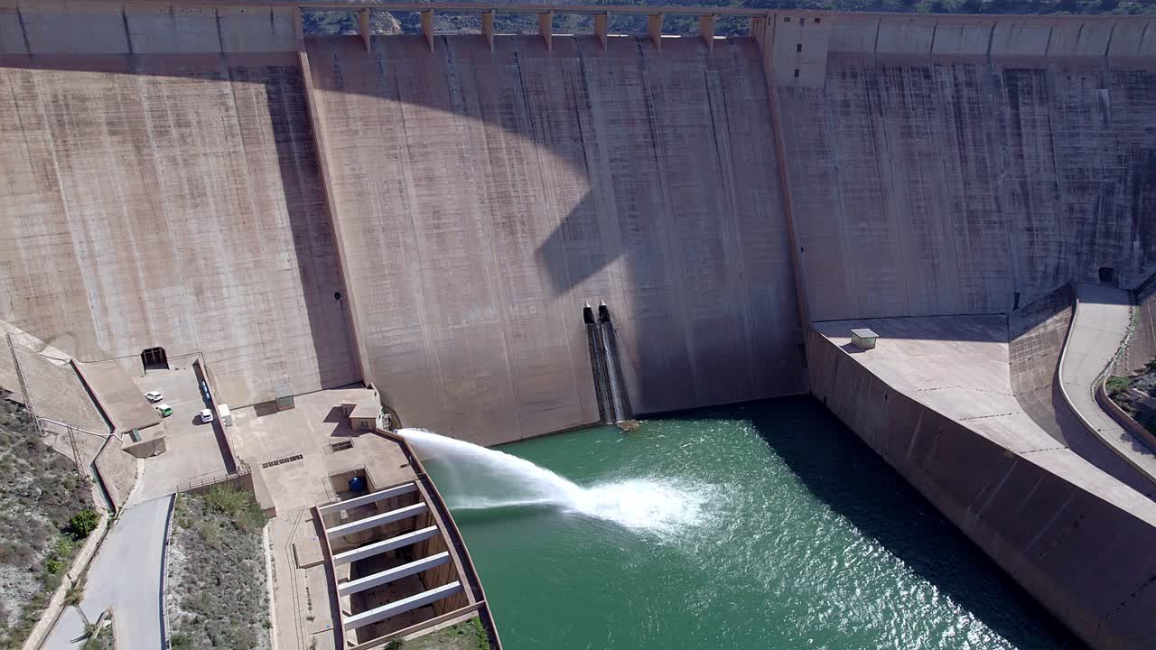 Gravity dam discharging water
