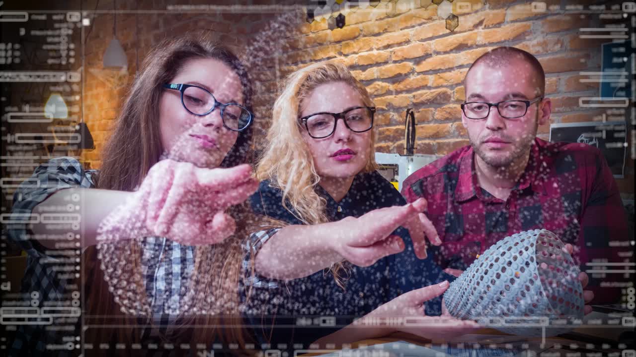 trabajo en equipo diseñando innovadores impresos en 3d