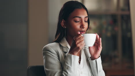 Drinking-coffee,-night-and-work-for-business-woman