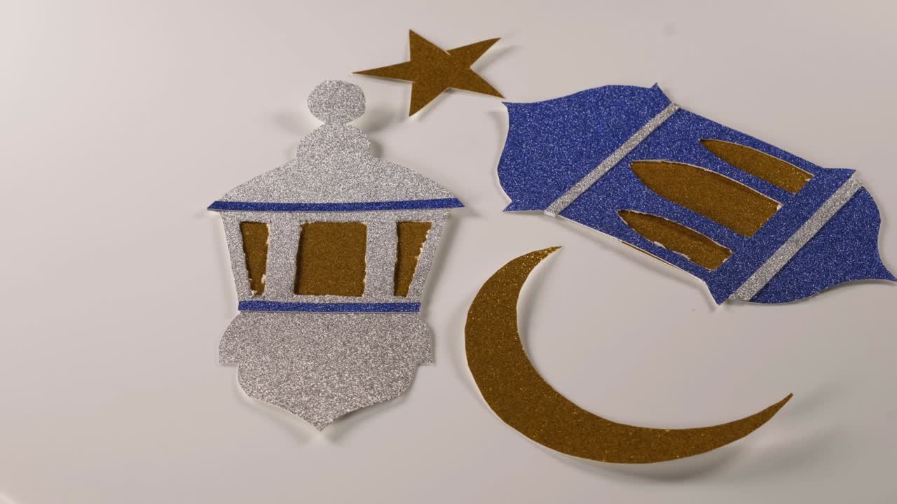 decoraciones de ramadán en la mesa giratoria