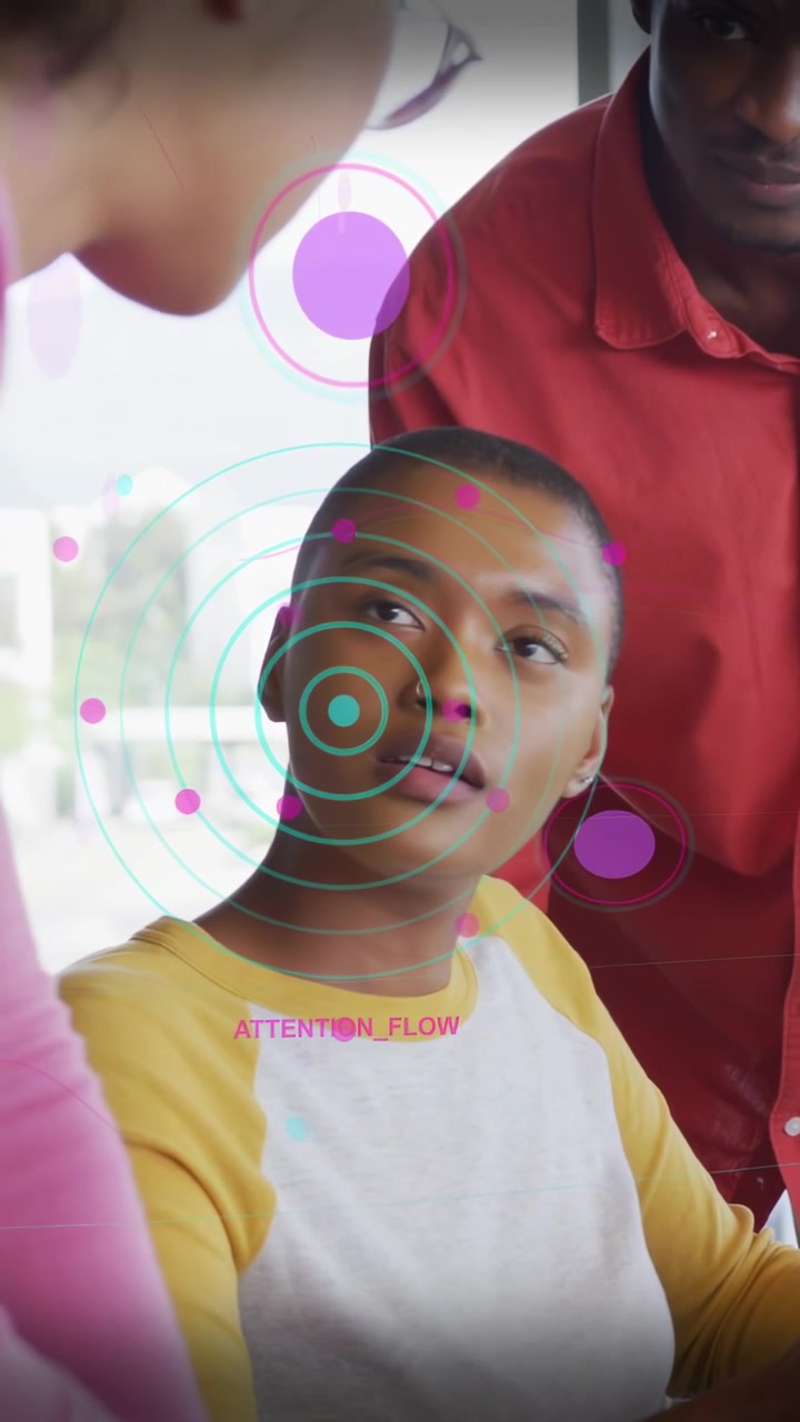 Vertical video: Left peer pointing, woman turning smiling, rings and labels guiding tech attention
