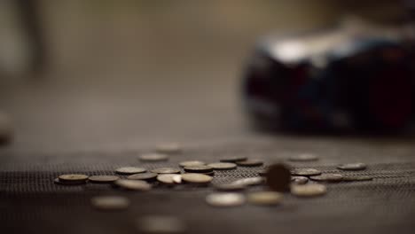 monedas esparcidas