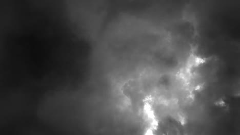 tormenta de rayos en las nubes