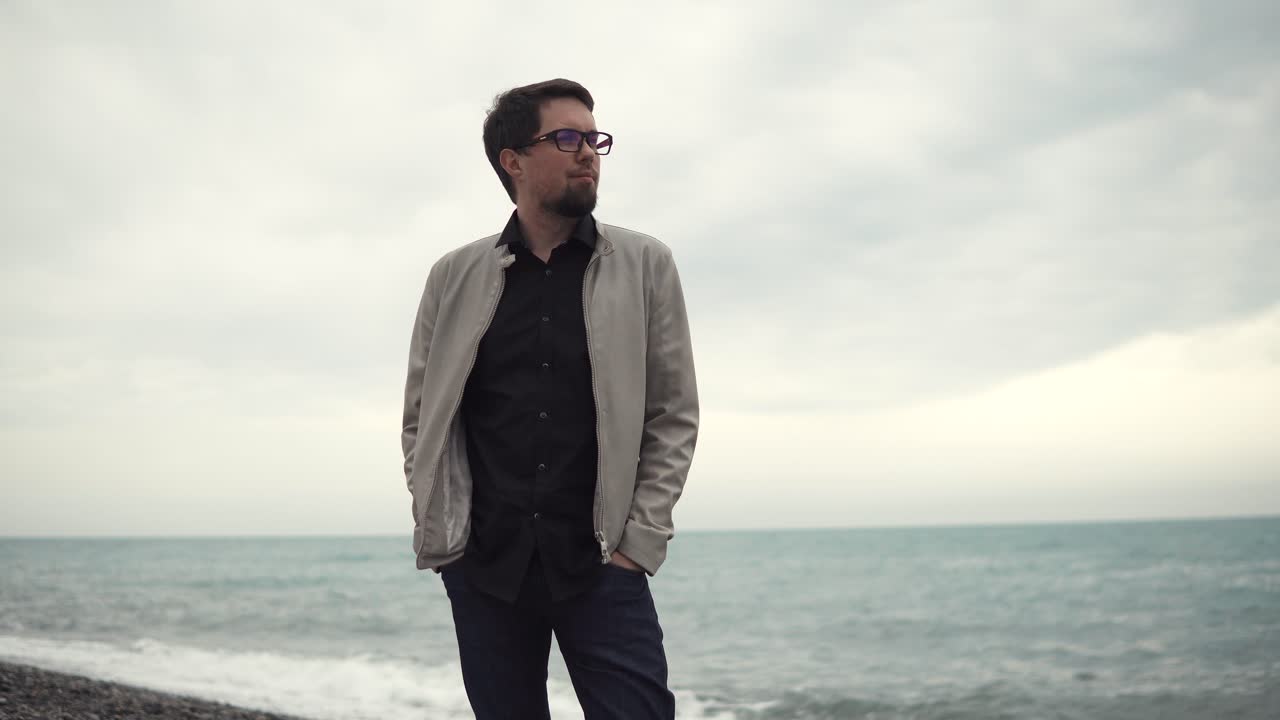 L'uomo sulla spiaggia