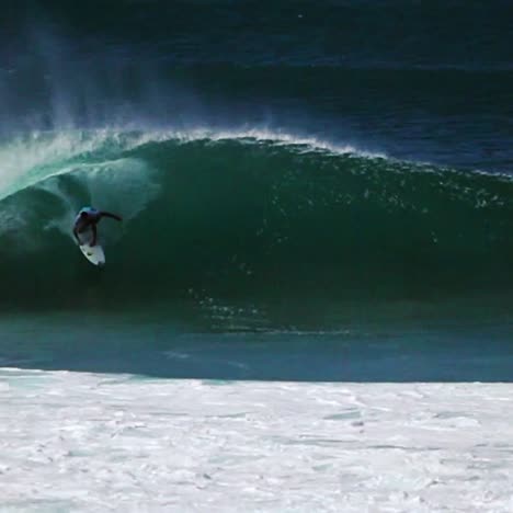 Hawaiian-big-wave-surfing-1