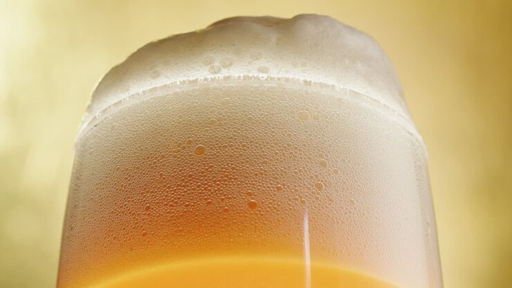 nahaufnahme eines bierglases