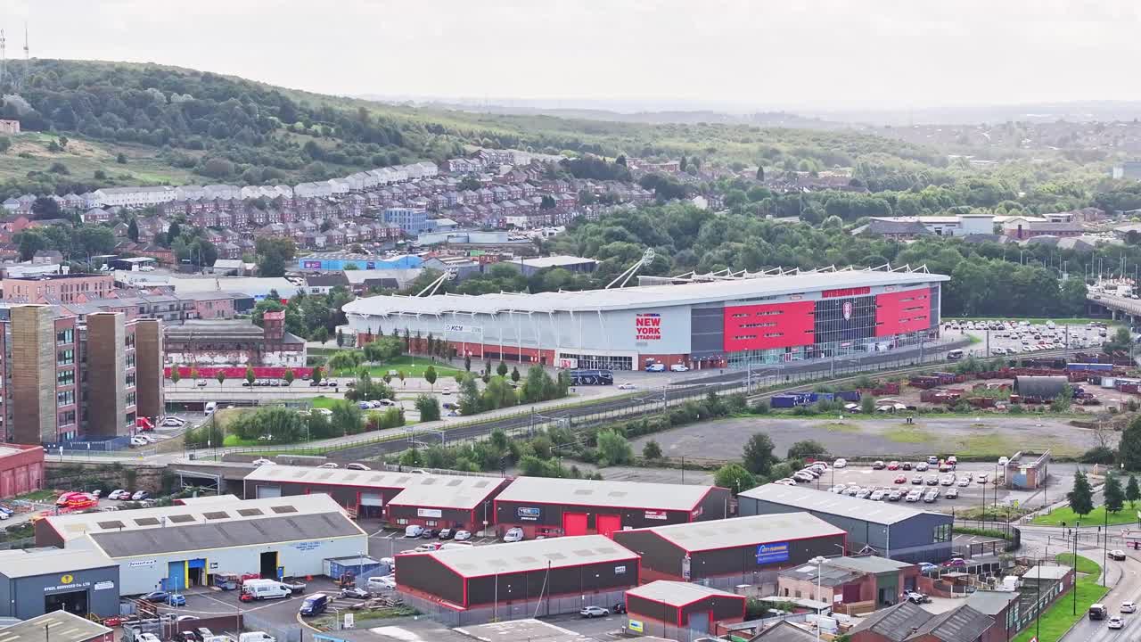vista aérea del estadio aesseal de nueva york - estadio de fútbol en rotherham, en el sur de yorkshire, inglaterra