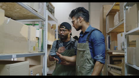 warehouse workers scanning inventory