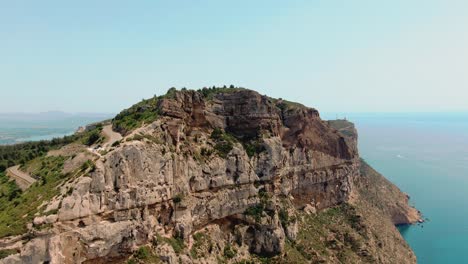 Cap-Canaille-An-Der-Französischen-Riviera,-Drohnenaufnahme-An-Einem-Klaren-Sommertag