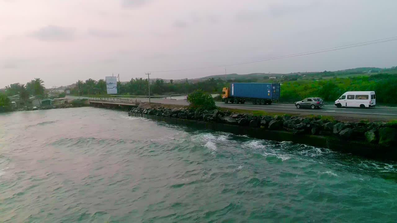 영상은 4k와 등급입니다.