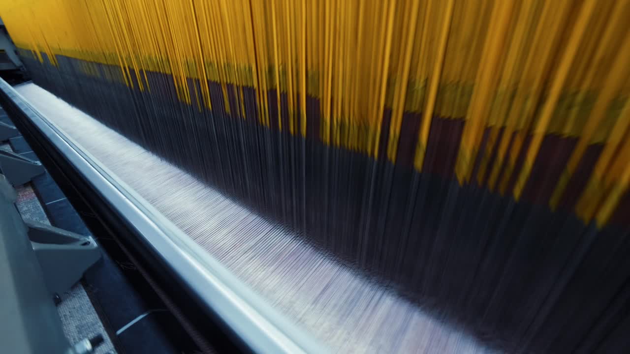 fábrica de alfombras, producción de alfombras, hilos sintéticos para tejer telar-11