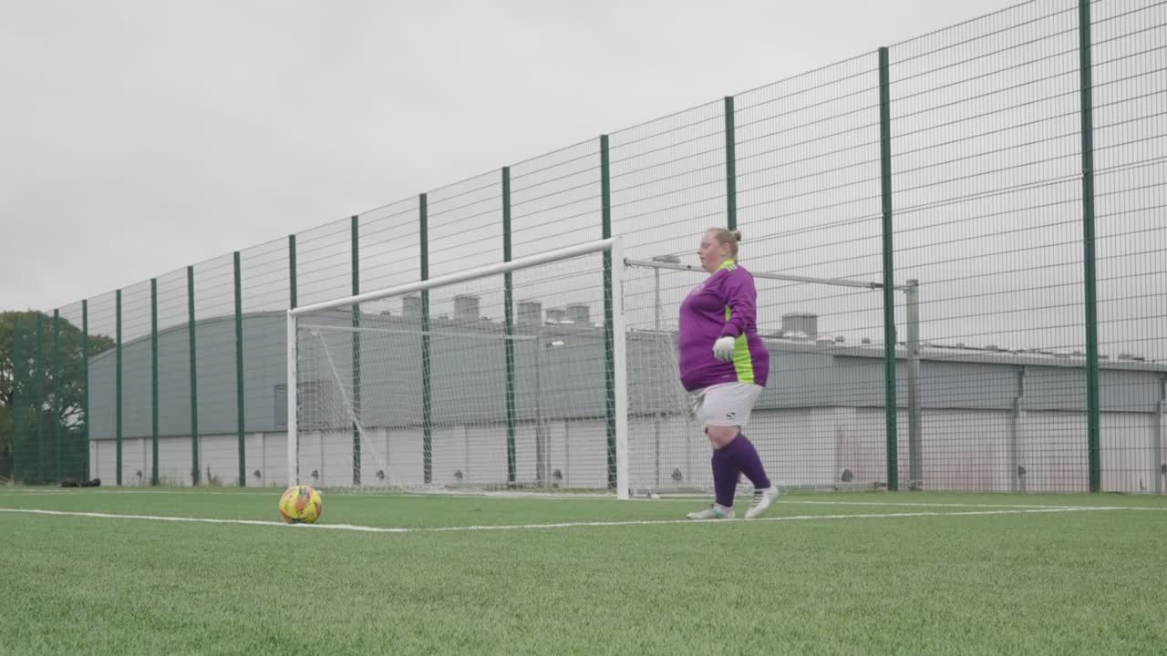 футбольный вратарь, шотландские женщины-любители, спортивное равенство