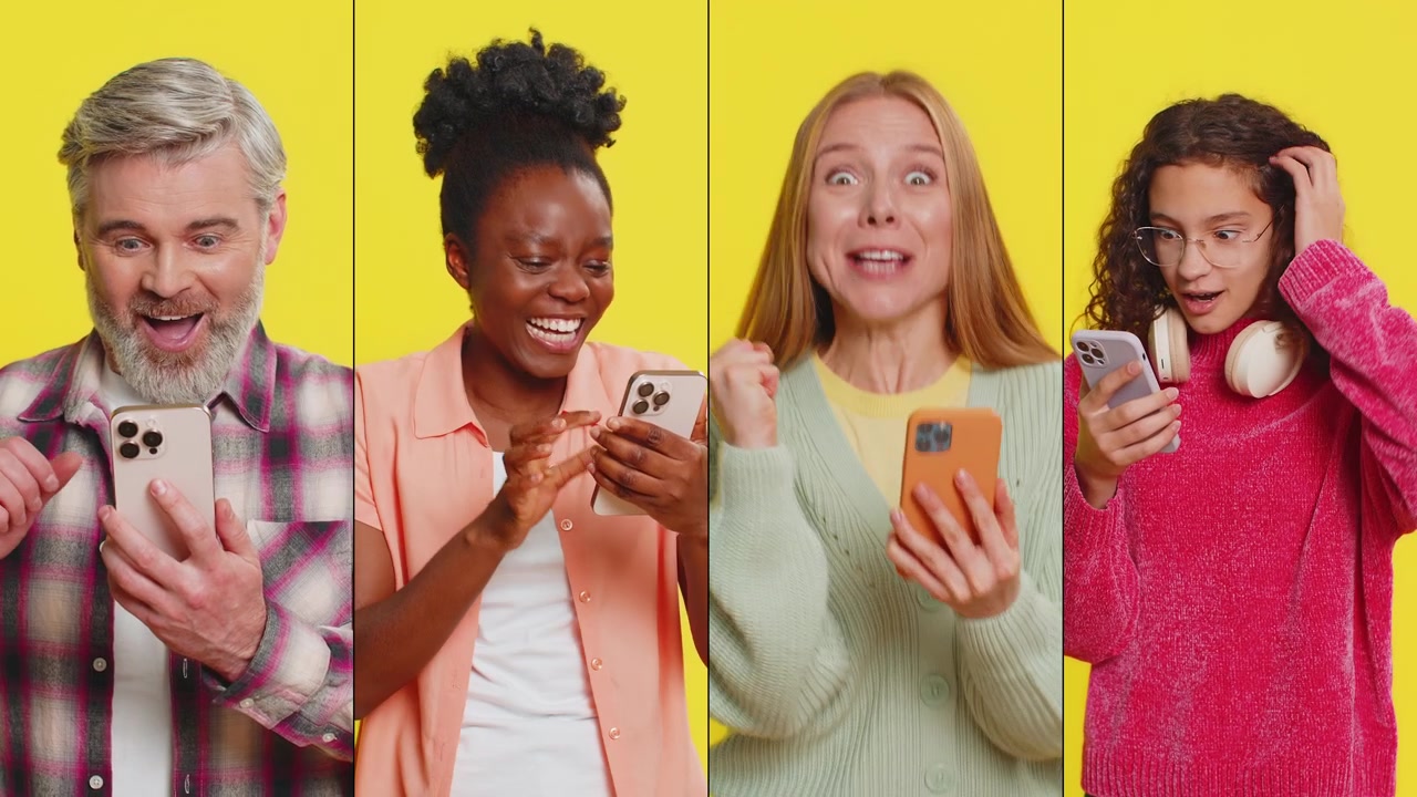 Collage di persone sorridenti e felici, uomini e donne che usano smartphone per celebrare una vittoria, una buona notizia o un gioco