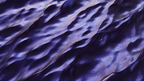 ondas oceánicas líquidas de mercurio de metal rodante de color púrpura de fantasía - bucle sin costuras de fondo sin fin