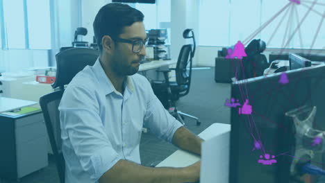 animación de la red de conexiones sobre empresario biracial usando computadora en la oficina