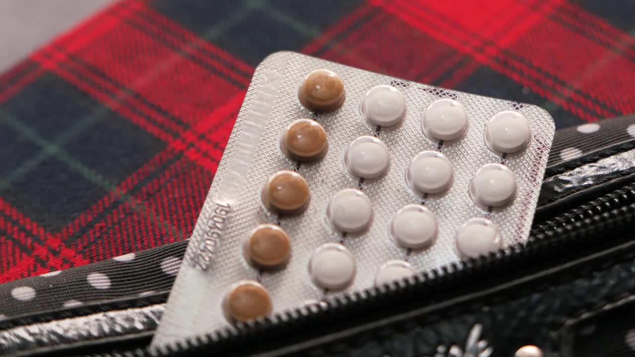 가방에 담긴 피임약