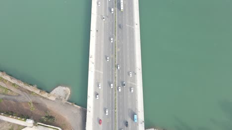 the traffic of bridge