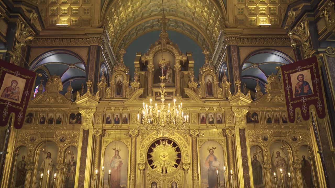 общий вид великолепной церкви.