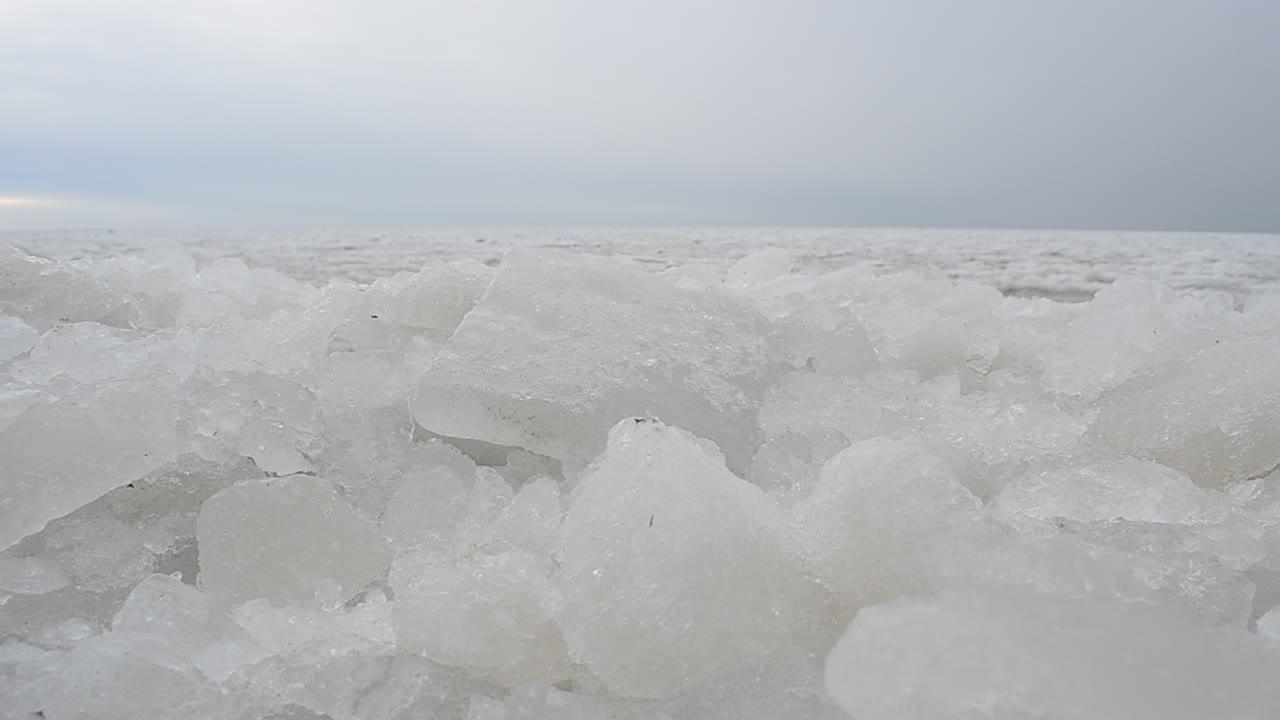 Il mare ghiacciato. Ghiaccio sul mare