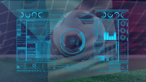 animación de la interfaz con procesamiento de datos contra el primer plano de la pelota de fútbol rebotando en el campo de hierba.
