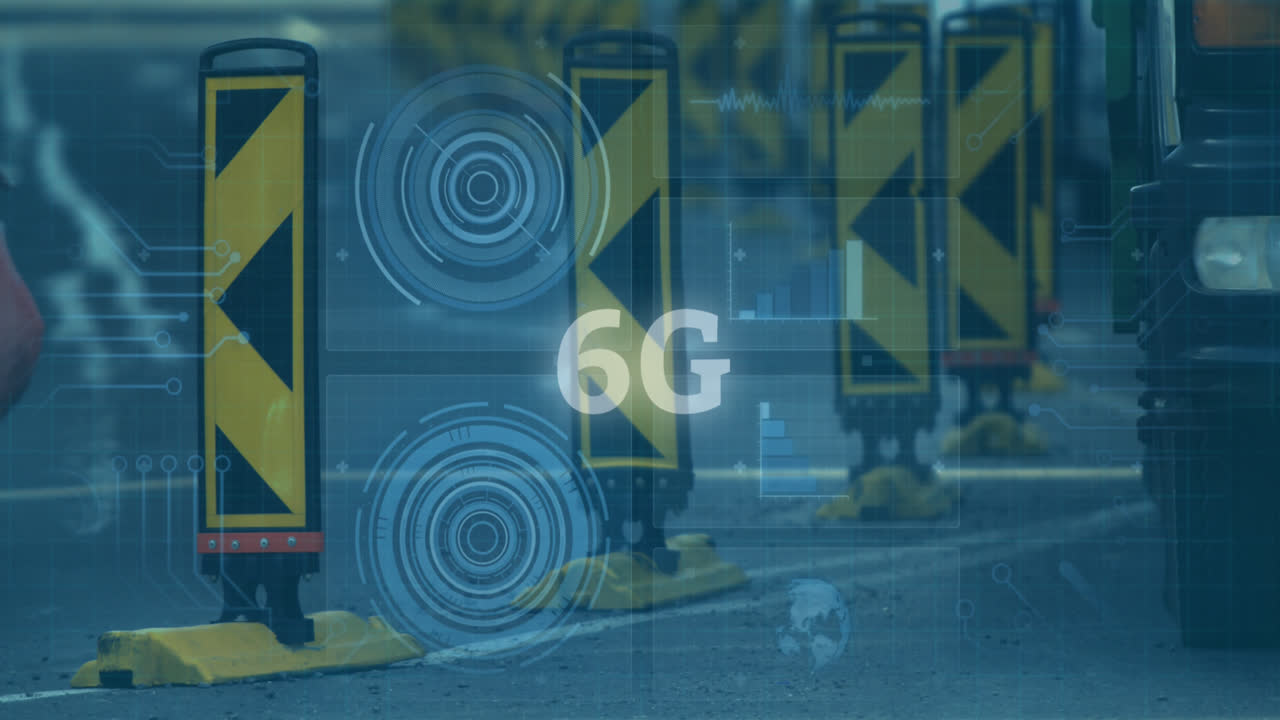animación de texto 6g, procesamiento de datos y escaneo de ámbitos en pantallas sobre carreteras concurridas