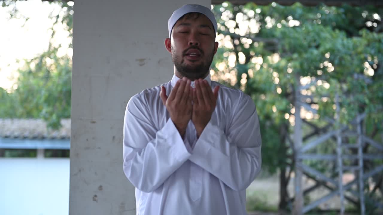 실루 젊은 아시아 무슬림