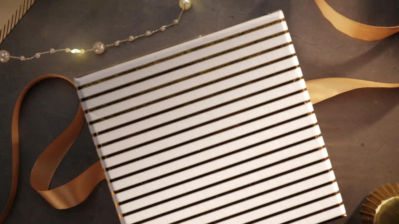 apertura de regalos en cámara lenta, variedad de trufas