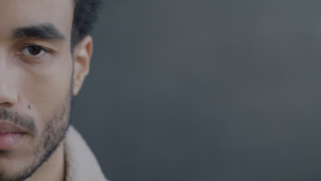 primer plano de la cara de un hombre