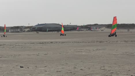 Landsegeln-Am-Strand-Im-Sommer