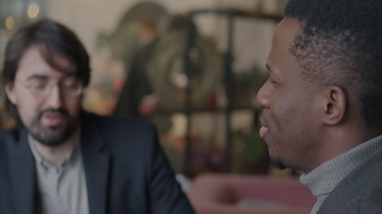 conversación en un café