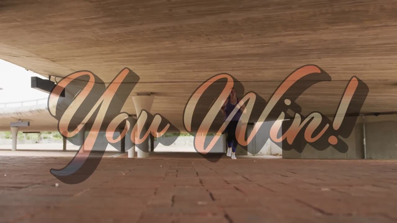 당신이 여성이 달리는 오렌지 색으로 텍스트를 이기는 애니메이션