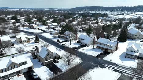 Luftabstieg-In-Nachbarschaft-Mit-Schnee