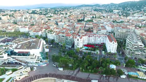vista aérea de cannes al atardecer