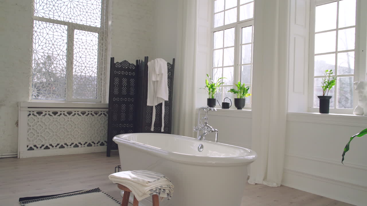 편안한 홈메이드 트리트먼트를 위한 욕조