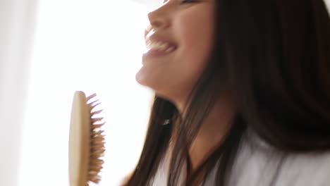 긴 머리카락을 는 여자