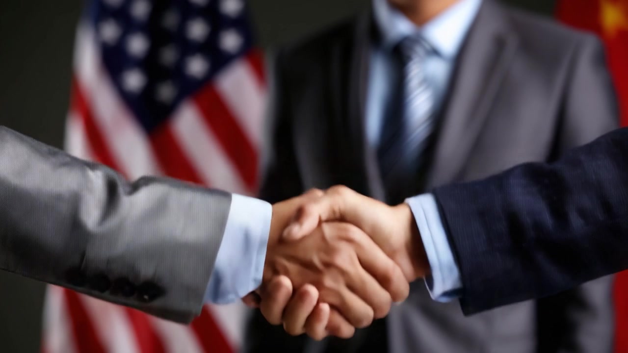 Importante Acordo Diplomático Ilustrado por um Aperto de Mão Firme Entre Duas Figuras Chave, Simbolizando Cooperação e Parceria em Questões Globais.