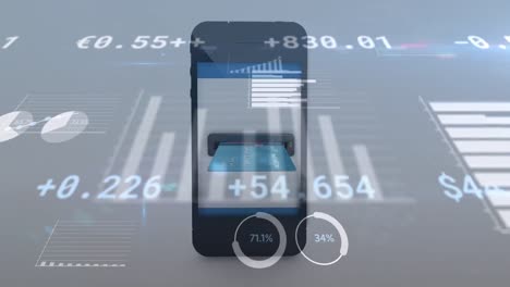 animación del procesamiento de datos financieros a través de una tarjeta de crédito insertada en un teléfono inteligente