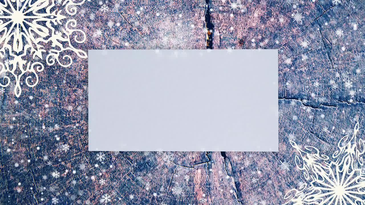 농촌 목조 테이블에 눈송이와 함께 크리스마스 배경. 편지 및 복사 공간과 함께  뷰