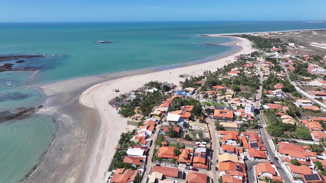 Coqueiro Strand ved Luis Correia i Piaui, Brasilien. Strandlandskab. Naturligt havlandskab. Rejsemål. Turkist vand.