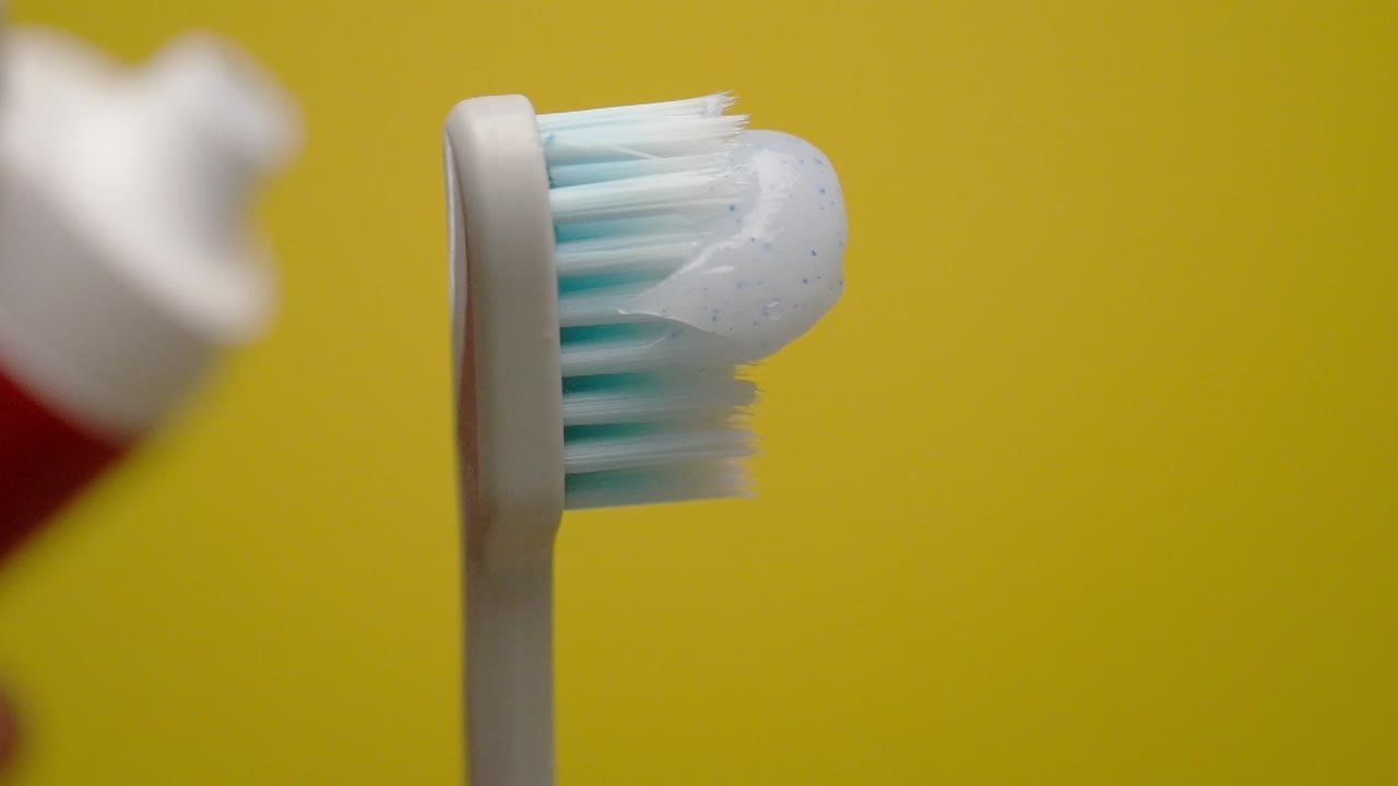 cepillo de dientes con pasta de dientes