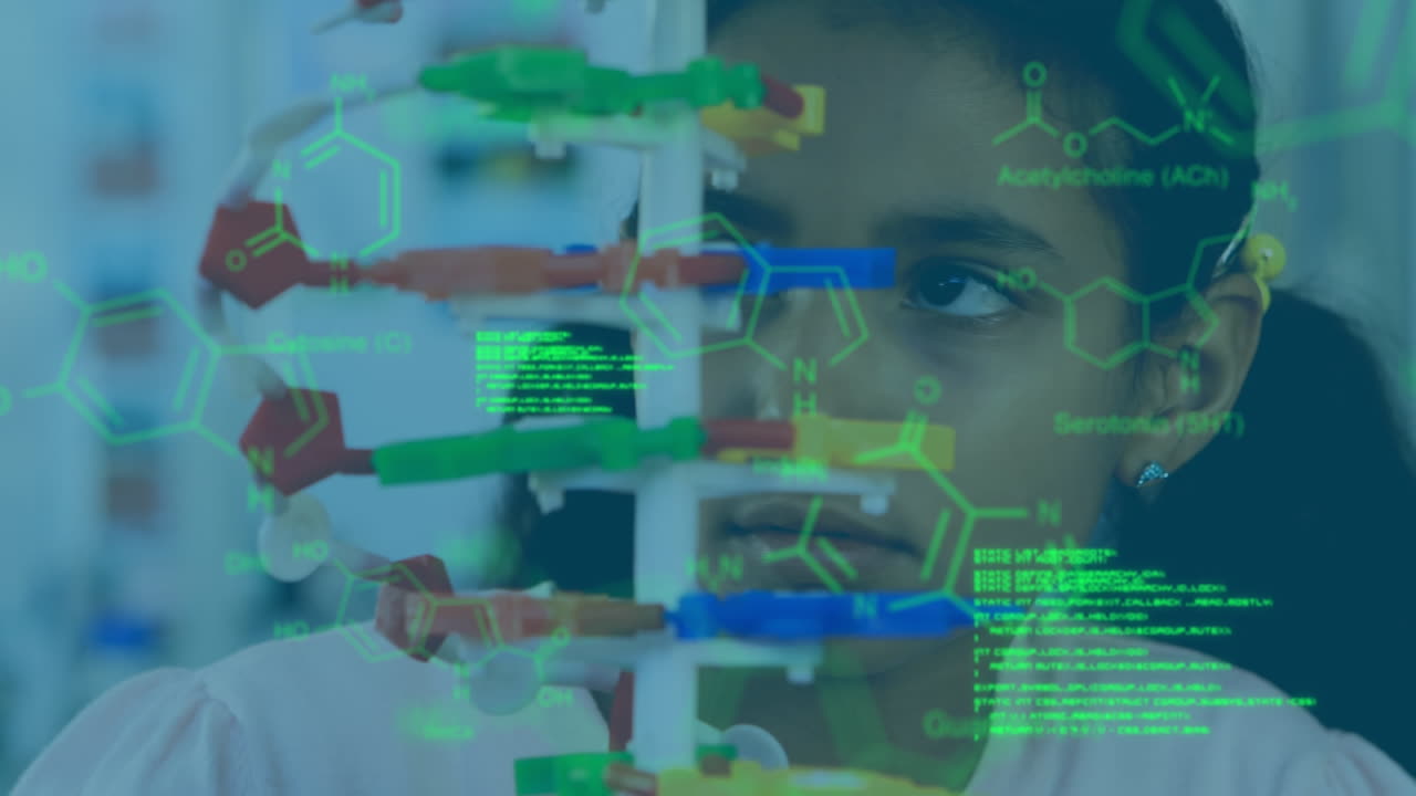 animación del procesamiento de datos sobre una estudiante biracial en el laboratorio