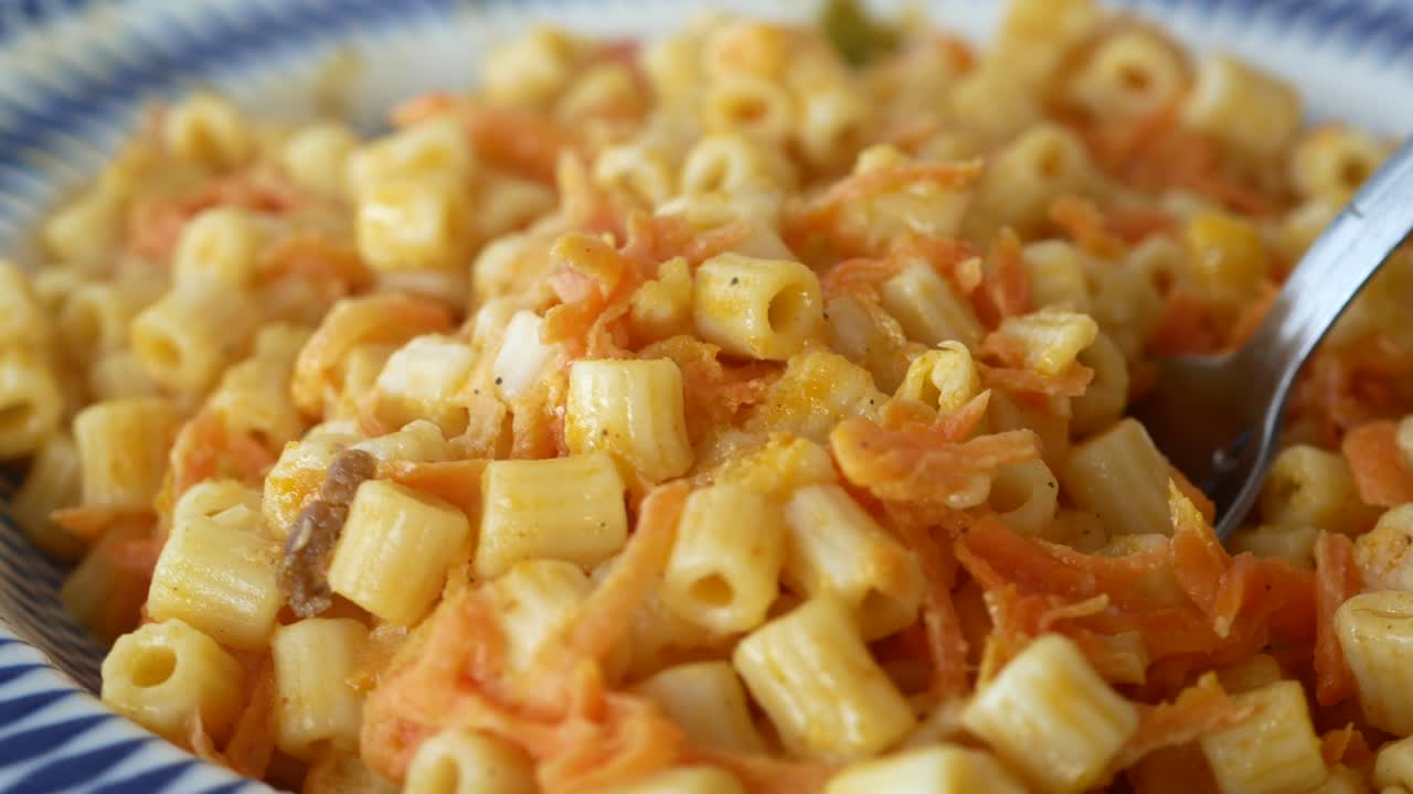 그에 넣은 마카로니 러드