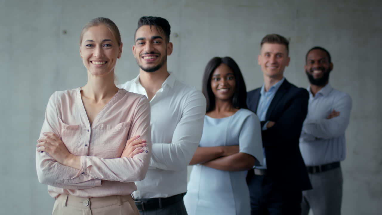 equipo de negocios feliz y diverso