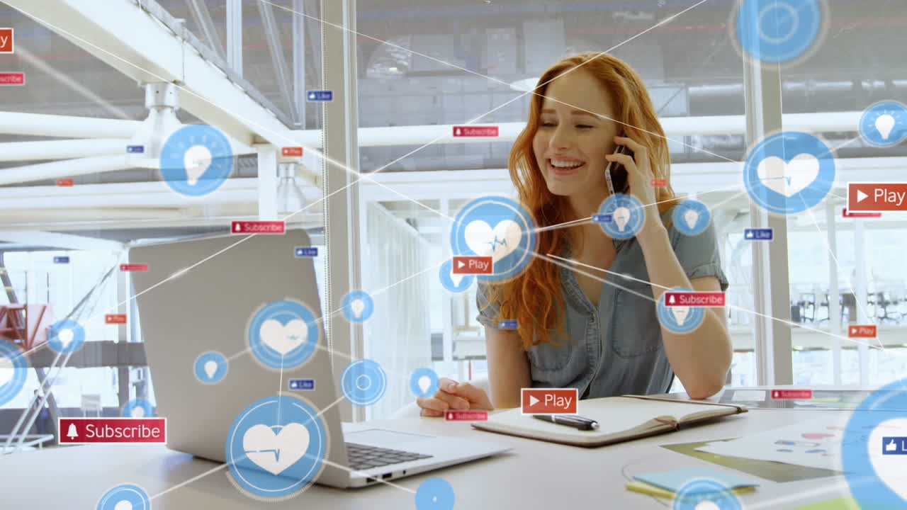 animación de iconos digitales y de redes sociales sobre mujer caucásica hablando en teléfono inteligente en la oficina