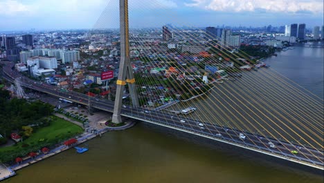 vista aérea del puente rama viii que cruza el río chao phraya en bangkok, tailandia - toma de avión no tripulado