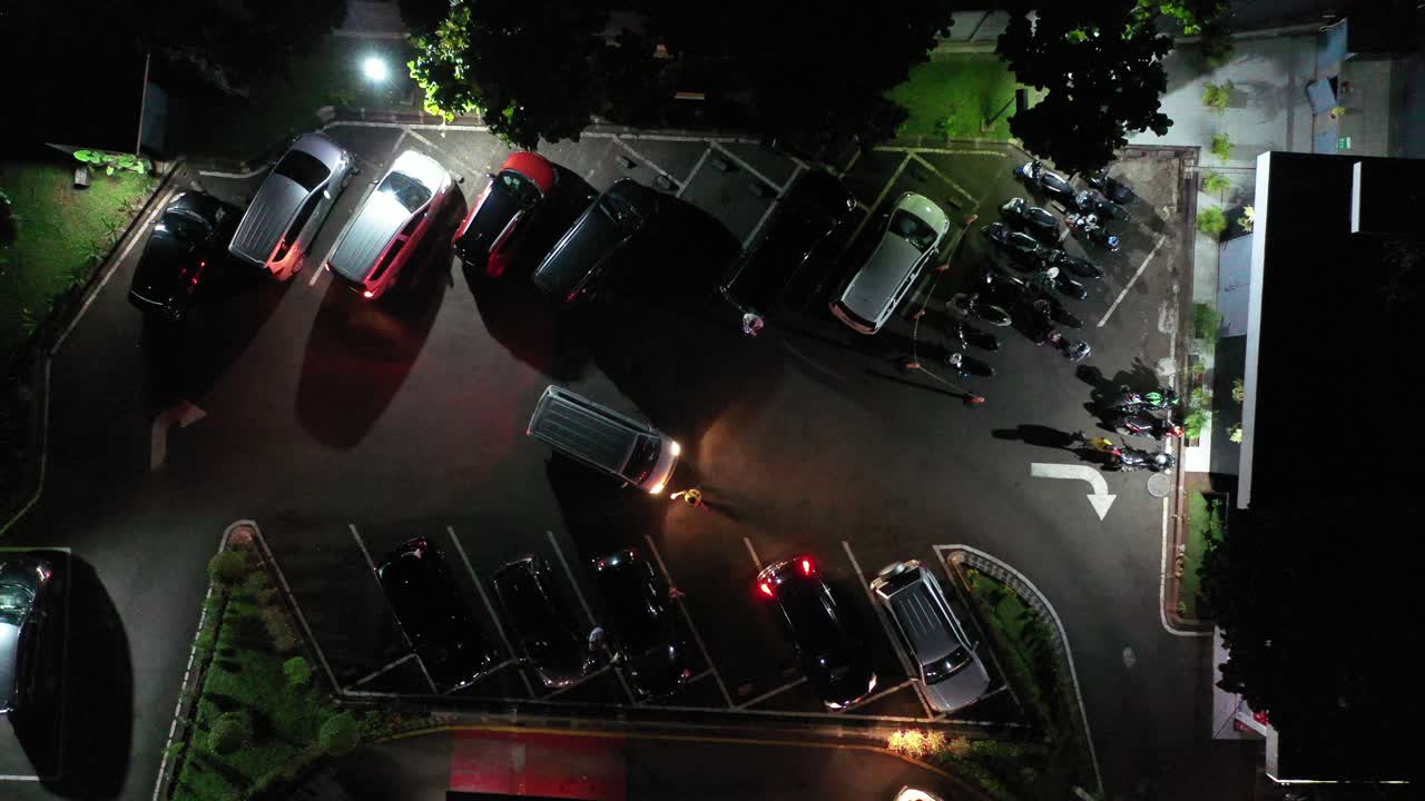 야간 주차장 공중 전망